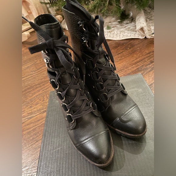 Sorel After Hours Lace Up Boot, Black, Size 7.5, Excellent Condition with Box - Picture 3 of 8